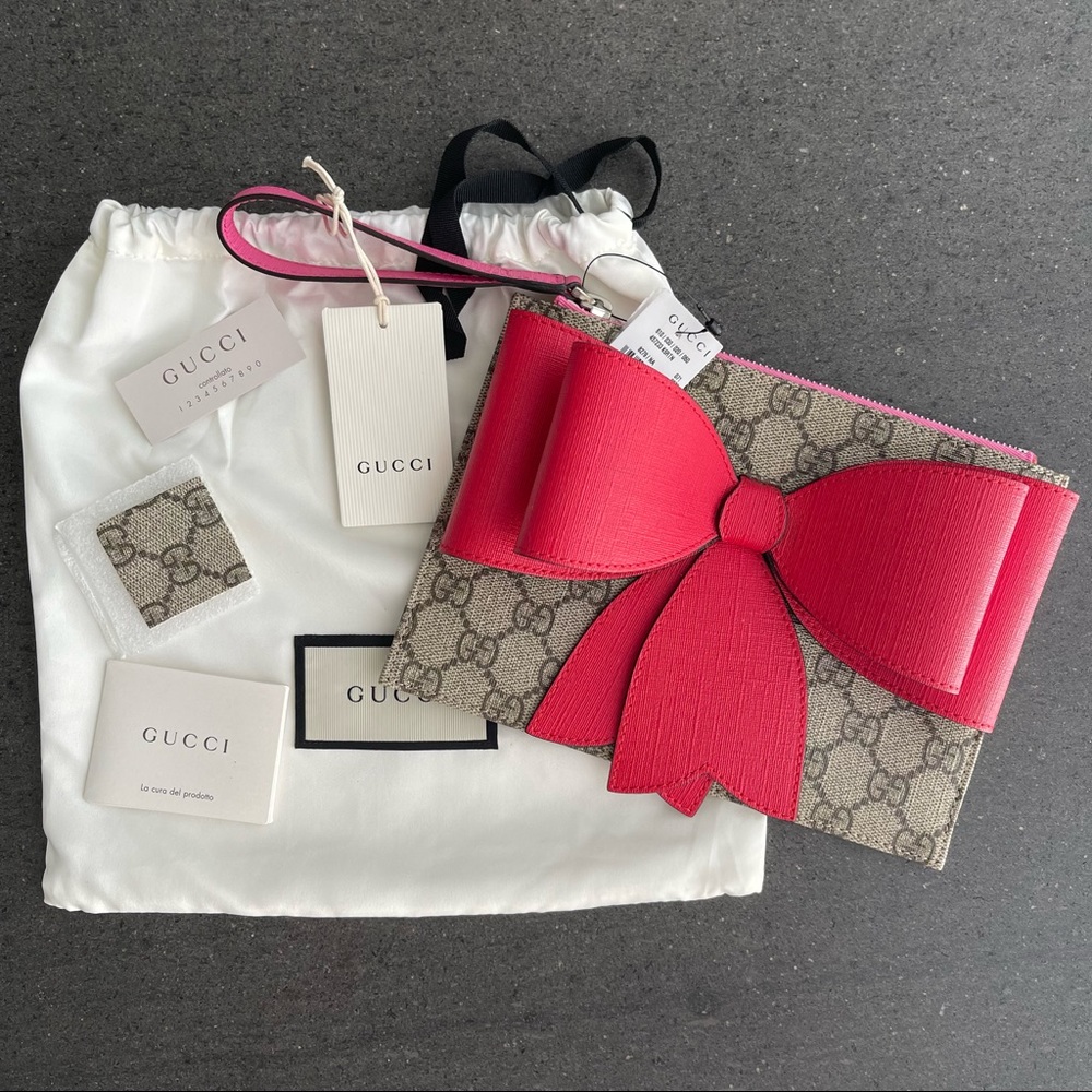 Gucci Supreme Red Beige Bow Wristlet